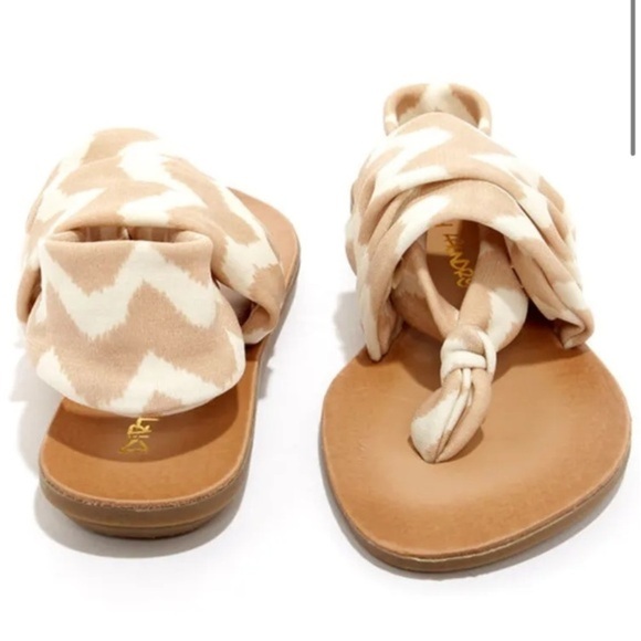 Dirty Laundry BeeBop Zigzag Natural Thong Stretch Sandals Tan & White size 6 - Picture 1 of 4